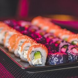 Sztuka delikatności na talerzu - fascynujący świat sushi